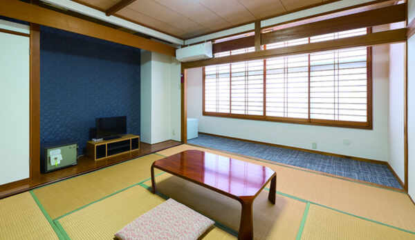 和室8畳＋リバービュー小上がり2畳 バストイレ付