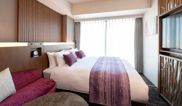 【ダブルS 多機能シャワー / 18~23㎡】秋の紅葉をイメージした落ち着きのあるダブルベッドルーム