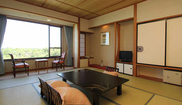 客室◇和室10畳＋縁側（バストイレ、洗面付）