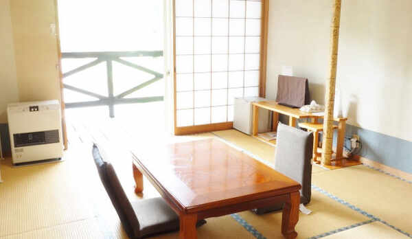 *【部屋一例／和室10畳】明るく、ゆったりと寛げる和室をご用意いたします。