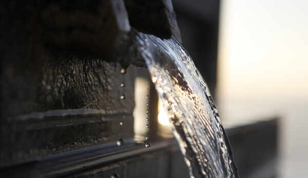 露天風呂噴出し口