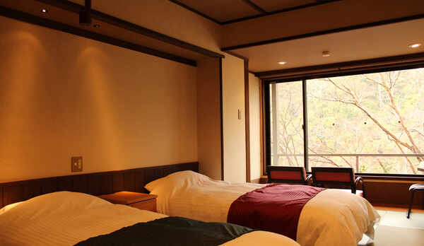 和室１０畳ベッドタイプ