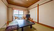 【和室8畳】海に面した開放感のあるスタンダードな和室です。