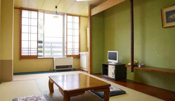 *【和室9畳一例】6名様までご利用いただけるお部屋で、部屋内には洗面所もご用意しております。