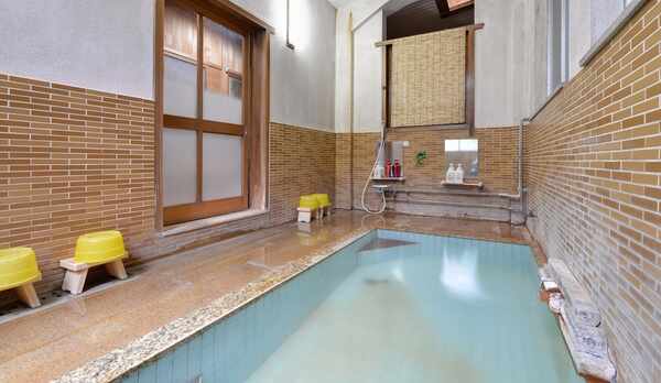 *お風呂/肌にスーッと馴染むさらりとした天然温泉はお肌をすべすべにしてくれます。