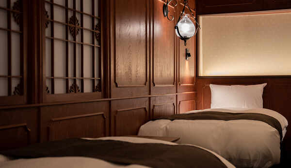 *【耶馬渓の社「ＳＥＫＩＲＥＩ」】ベッドルーム。耶馬渓鉄道の守実温泉駅に停車する寝台列車をイメージ。