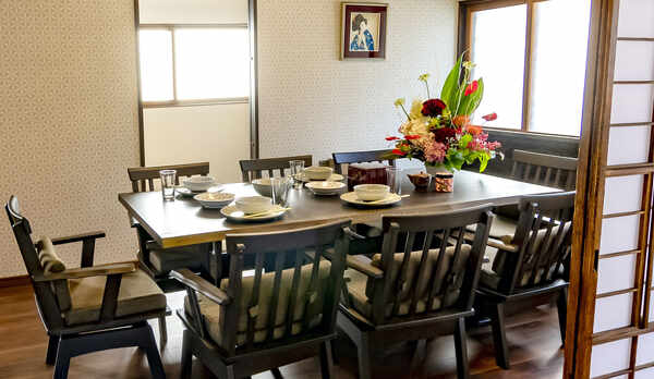 ・＜8名部屋＞ダイニングエリア