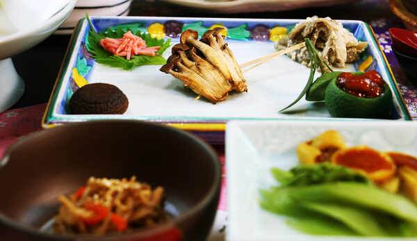 ■夕食＿あいべつ自慢の特産品きのこをふんだんに使ったお料理です。