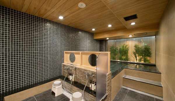 男湯　炭酸カルシウム温泉の大浴場