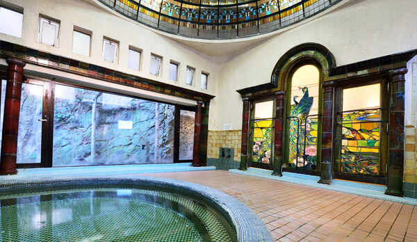 *【岩本楼ローマ風呂】2001年に国登録有形文化財に登録され、歴史的価値も高く認められています。