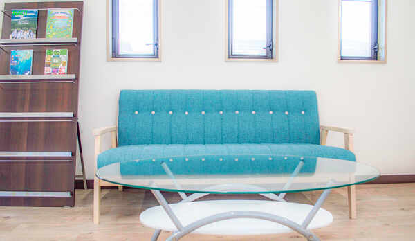 ・ライトブルーのソファーで一休み◎