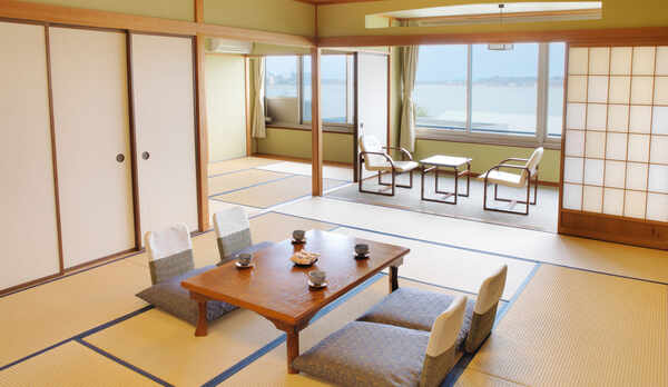 広々としたお部屋でお寛ぎ下さい