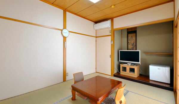 【和室8畳】ご夫婦やグループ仲間でのご宿泊はこちらでどうぞ。