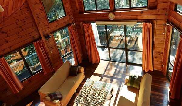 スタジオヒルトップ吹き抜けリビング