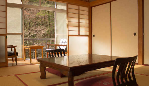 竹＿3階8畳縁側付き