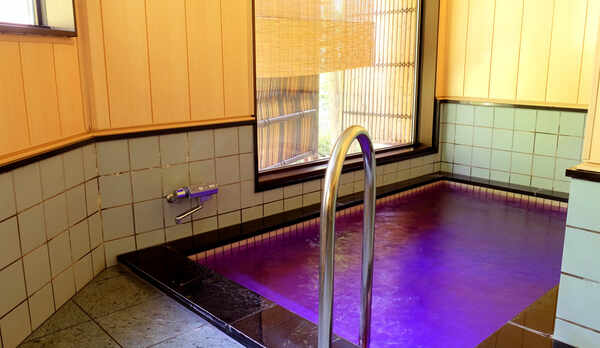 肌の調子を整え、保湿効果もある評判の良い《ワイン風呂》