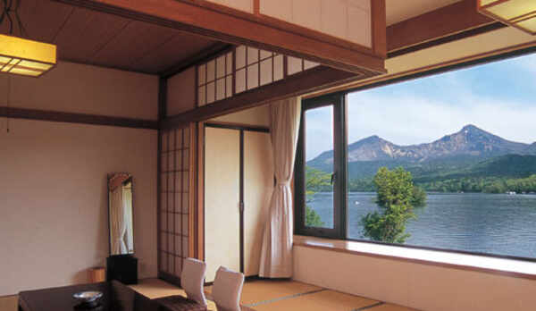 本館和室１４畳Ａタイプ【湖側】