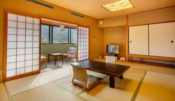 *【和室一例】12畳の一間タイプと6畳二間タイプがございます。