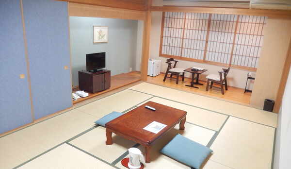 和室12畳トイレ付