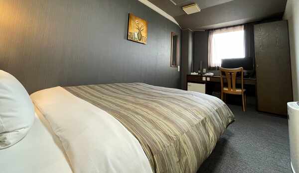 【シングルルーム】ベッド幅：140cm　広さ：14㎡