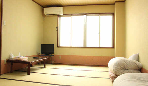 【喫煙】和室1〜4名様（バス・トイレ共用）