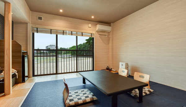 *【和室8畳（定員2名）】海を眺めながら、素足で足を伸ばしてゆったりお寛ぎいただけるお部屋です。
