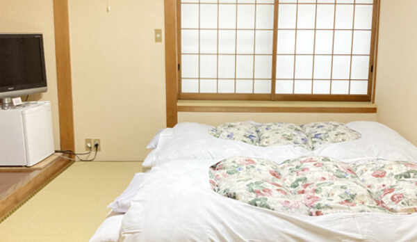 *【楓・松の間】マットレスタイプの和ベッドを計4台ご用意。