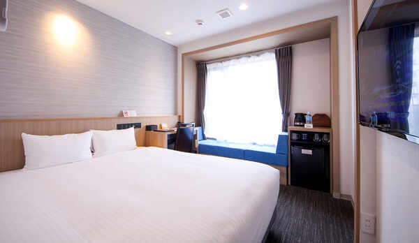 ◆ダブルルーム／広さ約１４㎡・ベッドサイズ１４００ｍｍ&times;２０００ｍｍ&times;１台（客室一例）