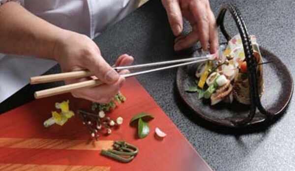 &ldquo;京の名工&rdquo;選出　熟練料理長の繊細な技を一皿一皿に表現