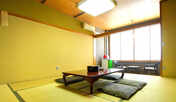 *和室10畳　足を伸ばしてのんびり過ごせる和室。長旅の疲れが癒されます。