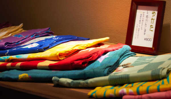 ・女性のお客様には有料で色浴衣のレンタルがございます（800円）