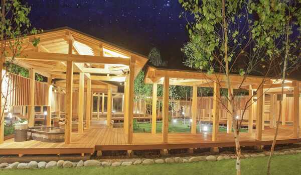 白樺の湯 露天風呂(夏)