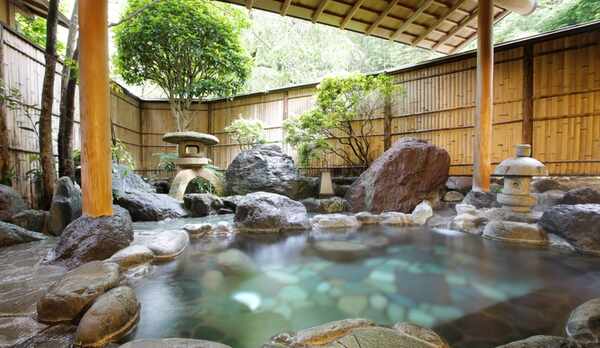 婦人大浴場【千歳の湯】露天風呂