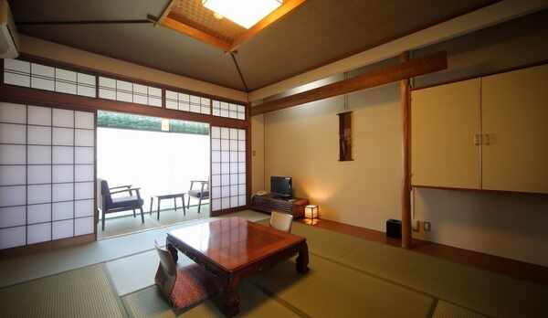 【遠くに七尾湾を望む和モダン10畳】『鶯』