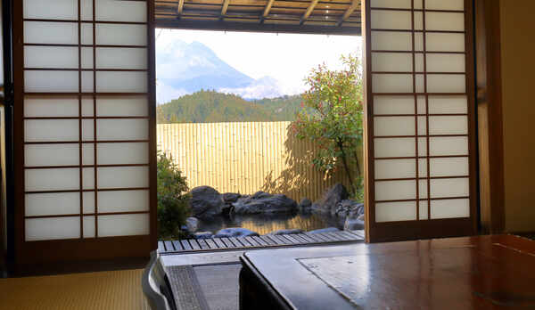 【露天岩風呂付和室】露天風呂付の落ち着いた客室