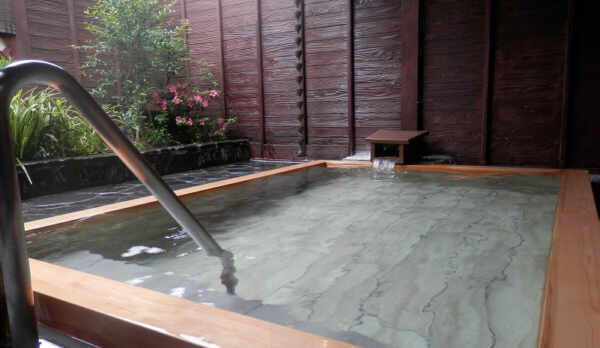 檜造り露天風呂2