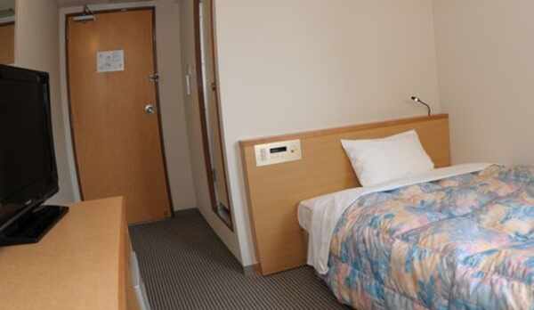 【シングルE】モダンなお部屋（14㎡ベッド幅140cm&times;1台）