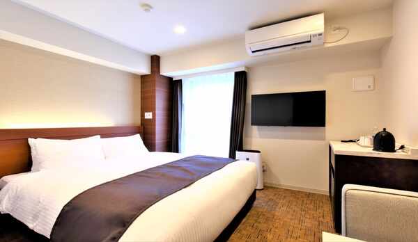 有名なシーリー社のベッドを使った『ダブルルーム』は最大2名宿泊可能でビジネス利用にピッタリ♪