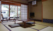 *【和室6〜8畳一例】お庭に面したお部屋です。ゆったりお寛ぎいただけますよ。
