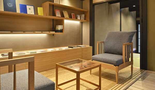 1階ライブラリー