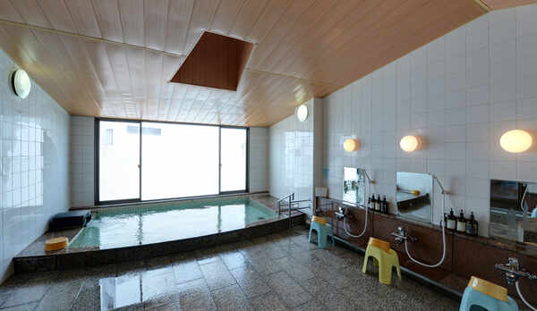 *【大浴場（佐渡見の湯）】佐渡見の湯には「あつ湯」と「ぬる湯」2種の浴槽があります。