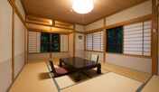 *【本館和室（一例）】自然に囲まれた癒しのお部屋。全室から中ノ沢川を眺められます。