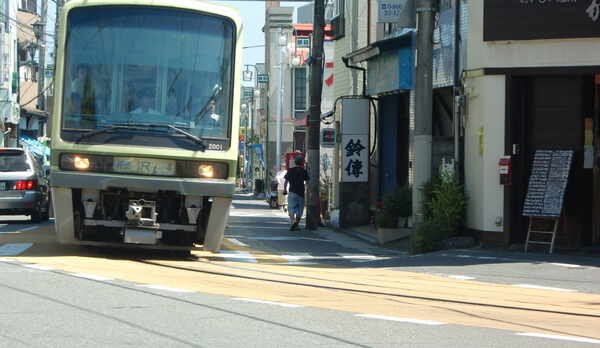 路面を走る江ノ電