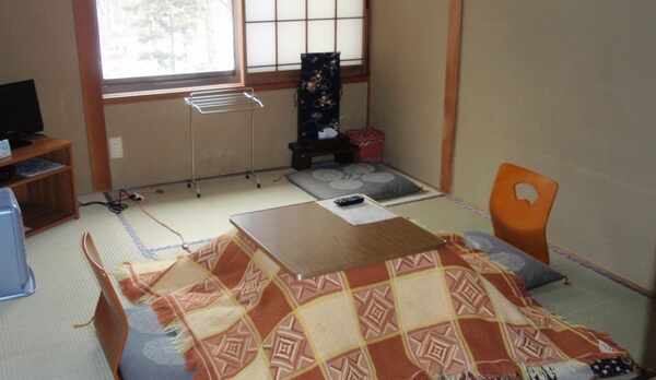 6畳間こたつあり