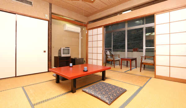 【お部屋タイプA】和室12畳・TV付き・トイレ付き・ご家族、カップルでゆっくり疲れを癒してください