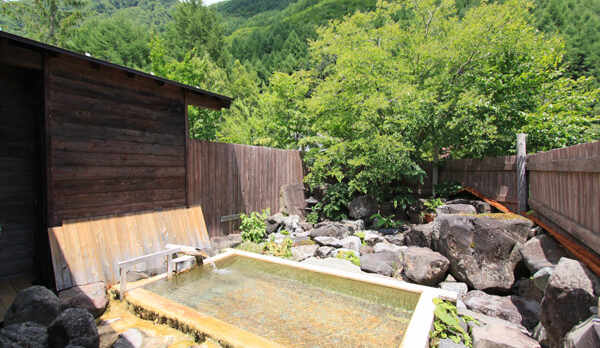 露天風呂　無色の「わさび沢温泉」