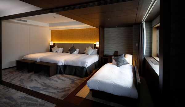 【ビューバス】ロイヤルスイート（100平米）当館で最も広い、贅を尽くしたしつらえ。