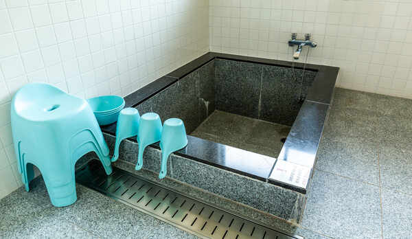 ・貸切風呂(50分1,100円)／グループやご家族でゆったり入浴出来ます