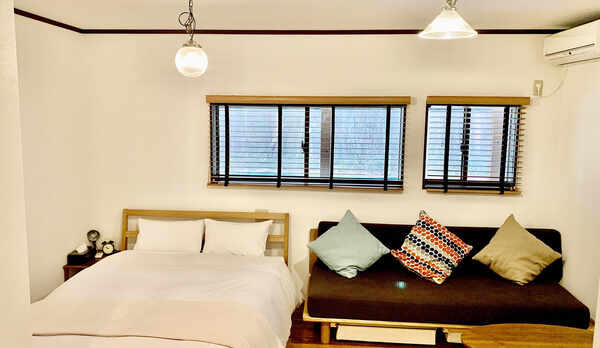 ・【１F・ダブルルーム】カジュアルなインテリアが目を引くお部屋