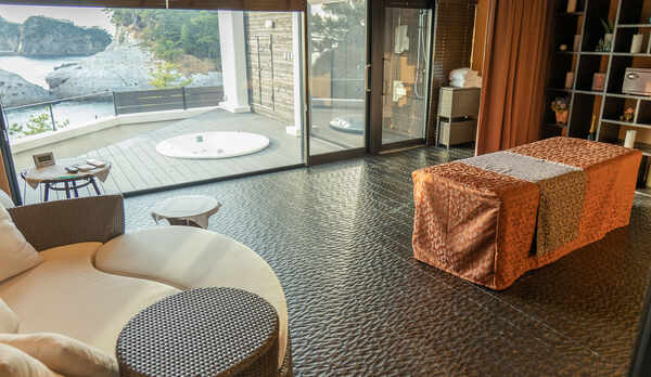 露天ジェットバスを備えたプライベートシエスタ